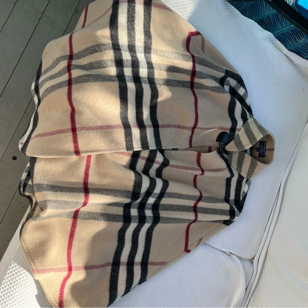 Burberry Cream and Black Checkered Cape - Picture 5 of 6